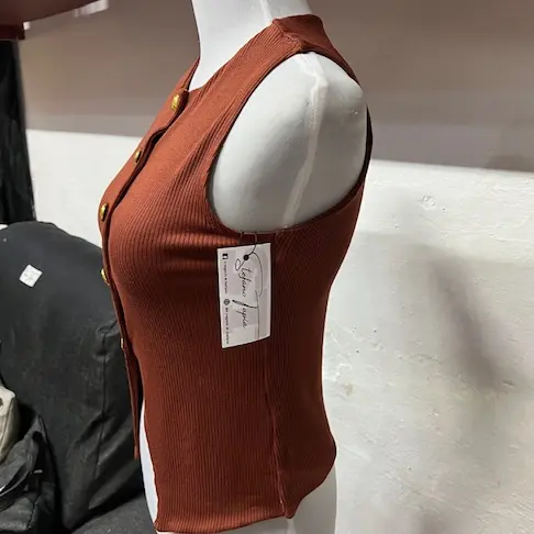 Blusa larga con botones dorados's photo #1