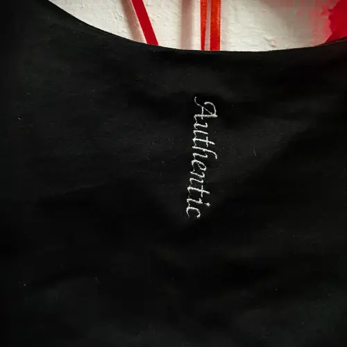 Top Authentic — imagen 3
