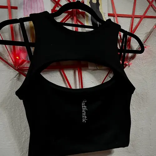 Top Authentic — imagen 4