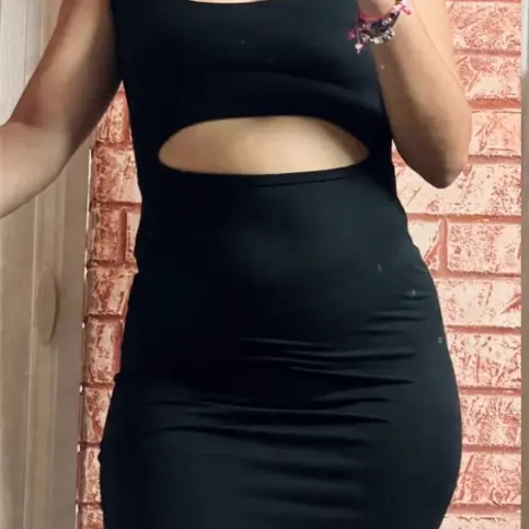 Vestido Sencillo Agujero — imagen 4