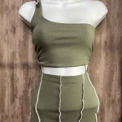 Conjunto (falda + top asimétrico) costuras visibles contrastadas — imagen 7