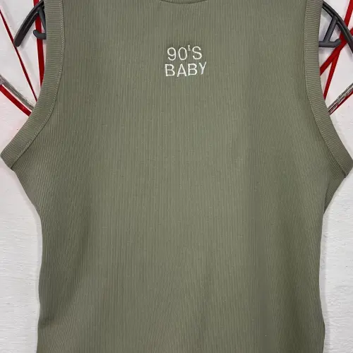 Top estilo camiseta cuello alto — imagen 4