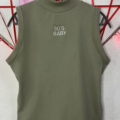 Top estilo camiseta cuello alto — imagen 3