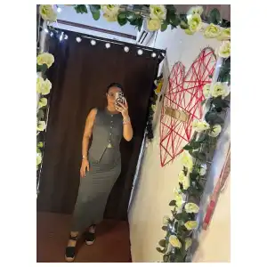 Conjunto blusa estilo chaleco + falda larga miniatura 1