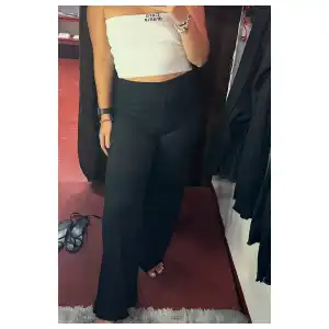 Pantaloneta Negra Elastizada miniatura 4