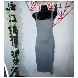 Vestido con escote cuadrado miniatura 5