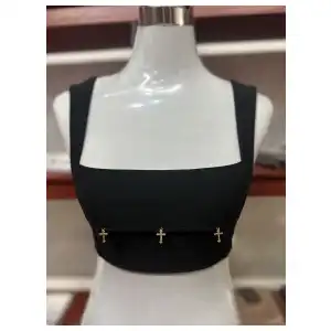Top corto cuadrado con accesorios variados miniatura 6