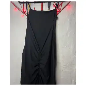 Vestido espalda descubierta miniatura 5