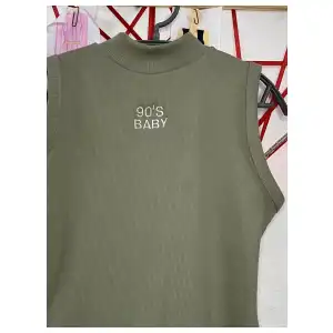 Top estilo camiseta cuello alto miniatura 1