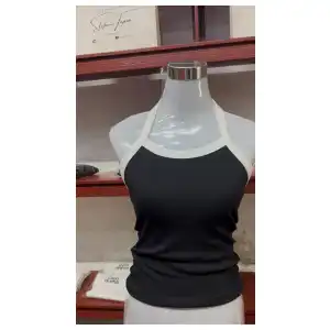 Blusa de cuello halter con ribete miniatura 1